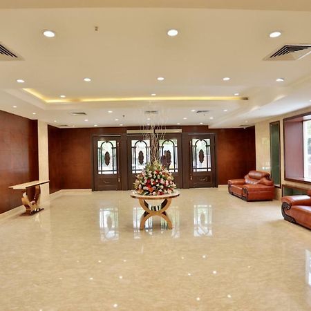 Royal Imperio Hotel Фаридабад Екстериор снимка