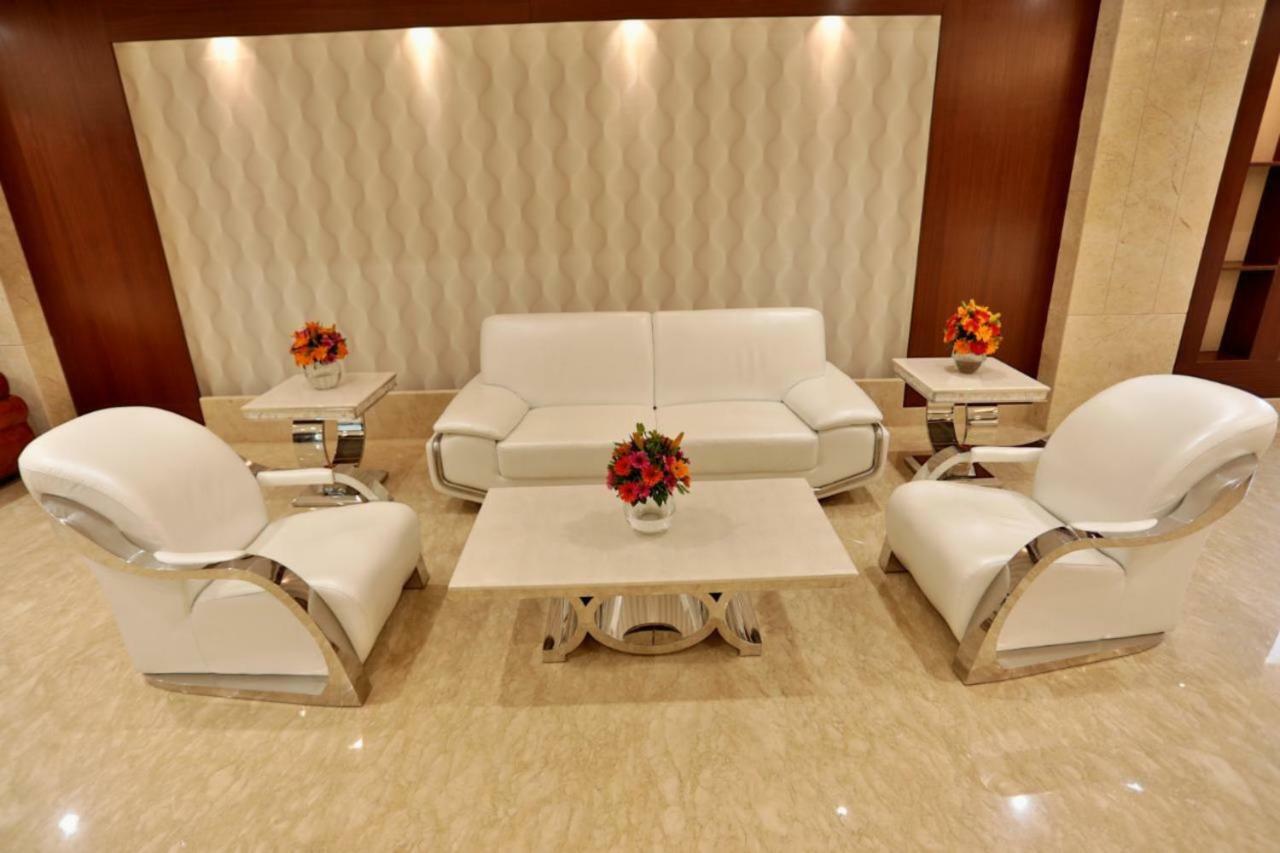 Royal Imperio Hotel Фаридабад Екстериор снимка
