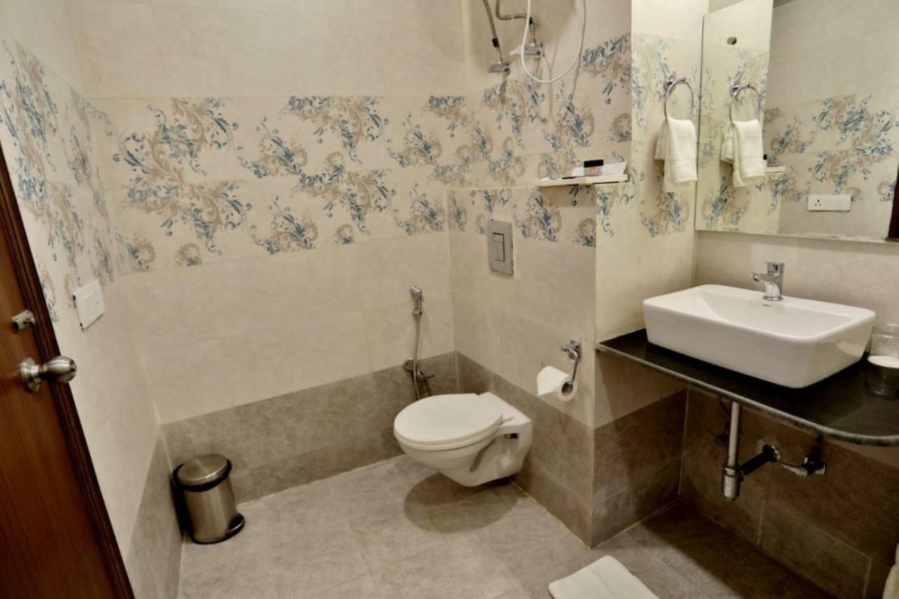 Royal Imperio Hotel Фаридабад Екстериор снимка