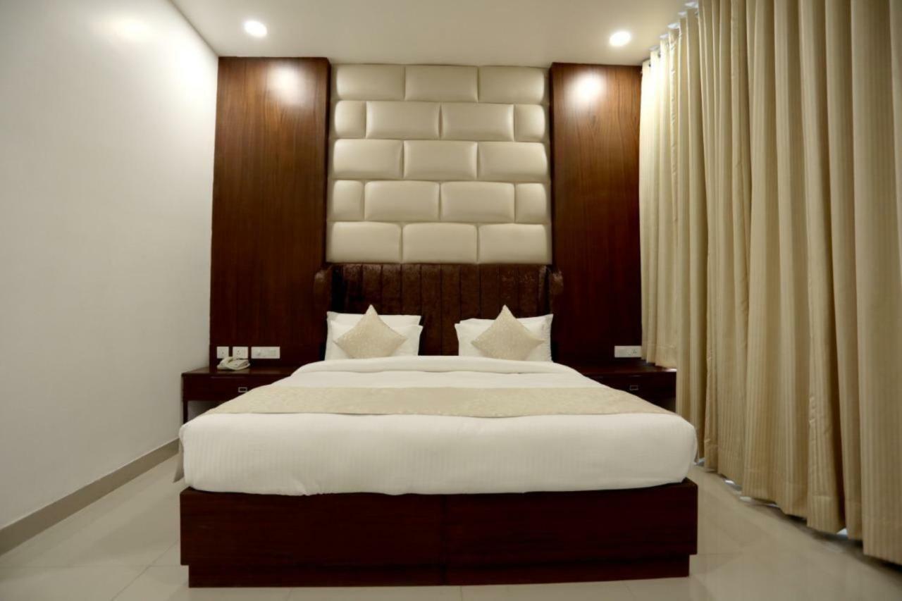 Royal Imperio Hotel Фаридабад Екстериор снимка