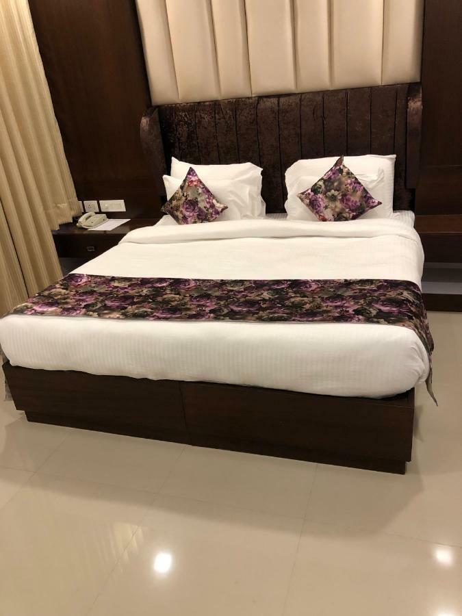 Royal Imperio Hotel Фаридабад Екстериор снимка