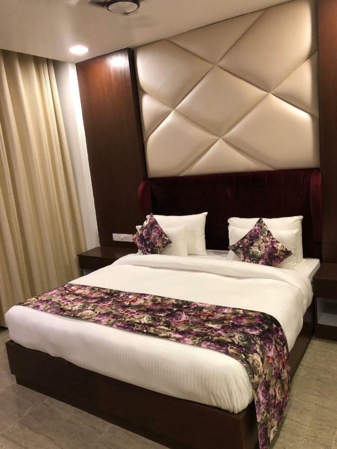 Royal Imperio Hotel Фаридабад Екстериор снимка