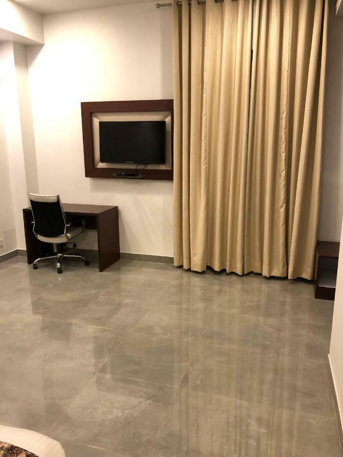 Royal Imperio Hotel Фаридабад Екстериор снимка