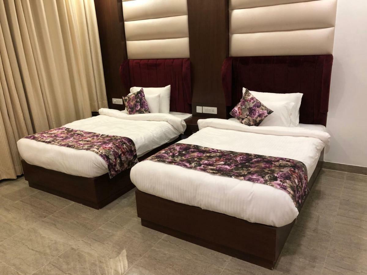 Royal Imperio Hotel Фаридабад Екстериор снимка